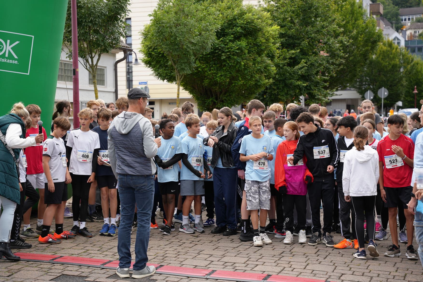 Startende Kinder beim Citylauf "Lennestadt läuft" 2023